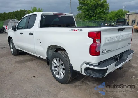2020 Chevrolet Silverado 1500 4Wd Double Cab Standard Bed Custom z USA, uszkodzony, nr VIN 1GCRYBEF0LZ290619